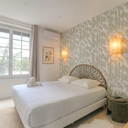 Design Et Spacieux De Standing